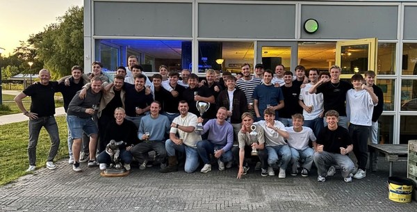 Van Stee Offshore Zaalvoetbalcompetitie eindigt in spannende ontknoping met drie prachtige finalewedstrijden