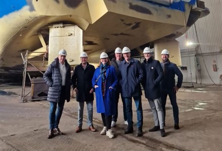 VVD bezoekt Harlinger havenbedrijven