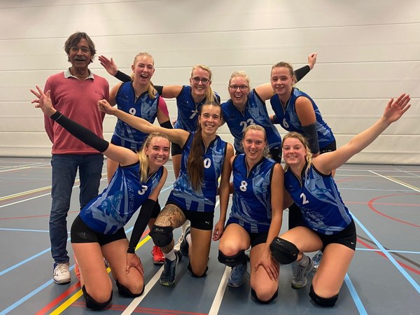 VVH-Dames 1 wint eerste competitiewedstrijd overtuigend!