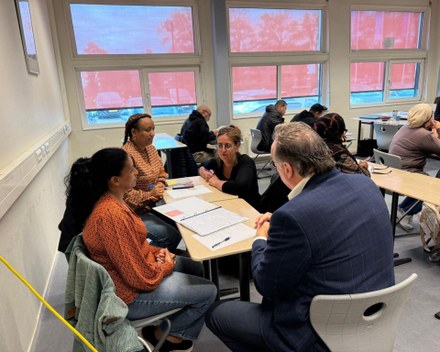 Wethouder Schoute op bezoek bij Nieuwe Start Harlingen: zo geef je mensen écht een nieuwe start