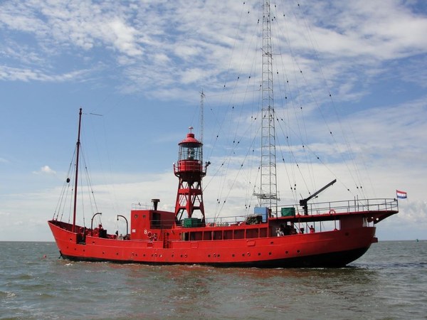 Zendschip Jenni Baynton in teken zomer 1974