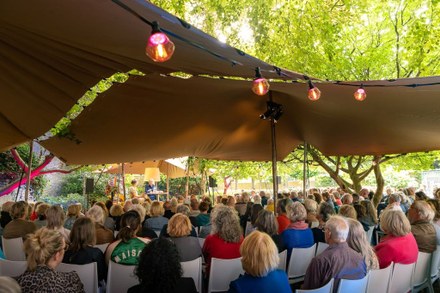 Zomerse avond vol literatuur en muziek in Harlingen: een festival van woorden en verhalen