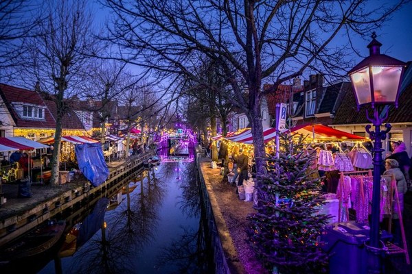 Zoutsloter Kerstmarkt trekt topdrukte op drukste kerstmarktdag van Friesland