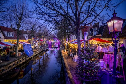 Zoutsloter Kerstmarkt trekt topdrukte op drukste kerstmarktdag van Friesland